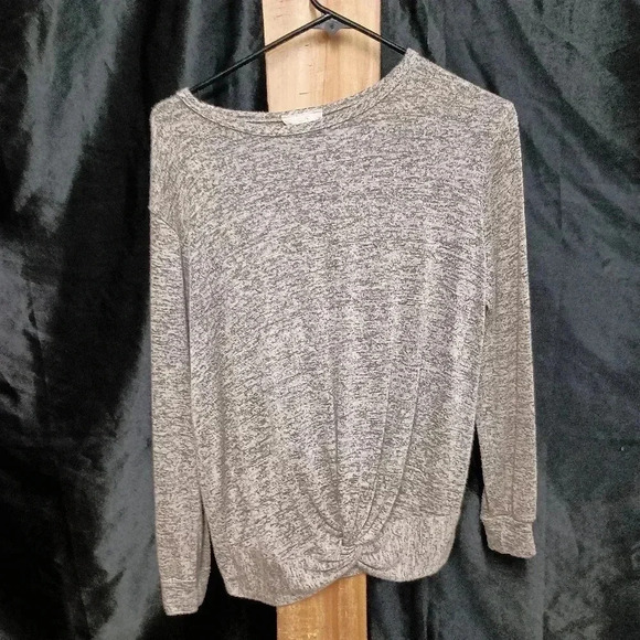 Long sleeve Brown with knot on the bottom size small Olivia rae sleepwear - Picture 3 of 6